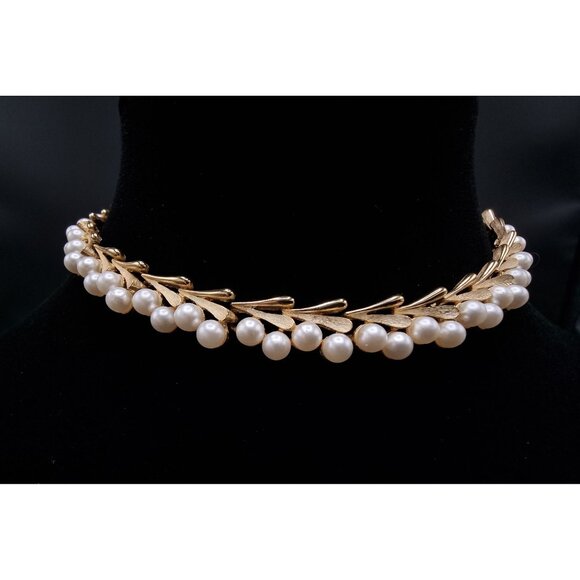 Rare Find Vintage 1960s Trifari Signed Gold Tone Choker Necklace With Faux Pearl - Picture 5 of 5